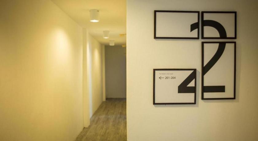 The Rabbit'S Hole Hostel Бангкок Екстер'єр фото